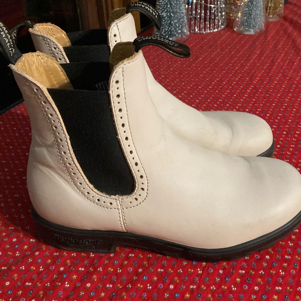 Pearl White Blundstone Boots Size 7.5